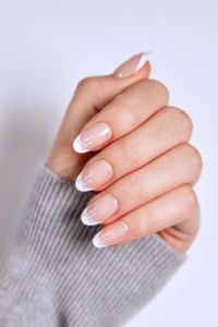 Faux ongles à presser French manucure avec nœud mignon, couleur nude, forme amande, en ABS, estampage doré, 24 pièces, usine OEM ODM - Product Image 2