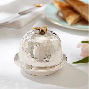 Diseño y apariencia admirable: Mantequillera con acabado en latón plateado para una estética de cocina limpia y un práctico dispensador de mantequilla. - Product Image 4