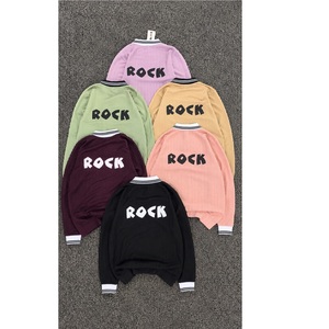T-shirt à manches longues et col en V pour homme, imprimé appliqué Stockify Rock, qualité supérieure, style décontracté, vente en gros - Product Image 1