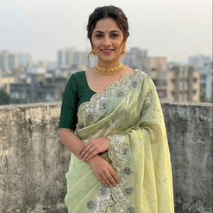 Sari en soie Premium Gold Crush avec broderie C-Pallu et travail de découpe multi-fils - Product Image 1