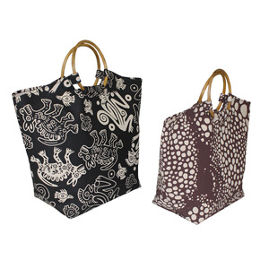Sac de plage en toile laminée PP avec poignée en bois noir et marron, imprimé animalier sur toute la surface, écologique et de haute qualité, pour filles - Product Image 1