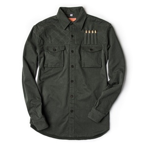 Chemise en coton vert foncé à manches longues pour homme avec fermeture boutonnée et poches poitrine - Product Image 1