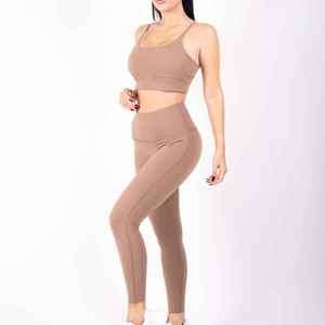 Conjunto de Yoga para Mujer de 2 Piezas: Shorts de Entrenamiento y Sujetador Deportivo Sin Espalda, Sólido, Oversize, Sin Costuras, Spandex/Poliéster, Logotipo Personalizado Frontal, OEM - Product Image 1