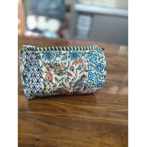 Pochette cosmétique bohème en tissu floral, petite, avec fermeture éclair, portable, multicolore, motifé, cadeau pour elle - Product Image 1