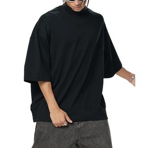 Camiseta de cuello simulado extragrande de algodón grueso con serigrafía personalizada, estilo streetwear, corte cropped, para hombre, de ajuste holgado y entallado. - Product Image 1