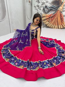 Conjunto de Lehenga Choli y Dupatta de Seda, Rayón, Algodón y Georgette con Bordado de Espejos Auténticos y Estampado Posicional - Product Image 1