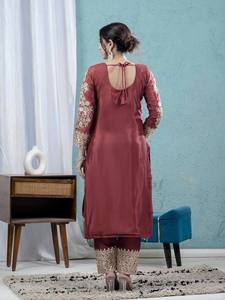 Robe de soirée longue en satin brodé bordeaux à motif floral, coupe trapèze, manches longues, style Anarkali, pour fêtes et occasions festives - Product Image 5