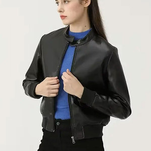 Blouson moto en cuir et peau lainée pour femme avec ceinture, col montant, chaud pour l'hiver, manches longues, style court - Product Image 3