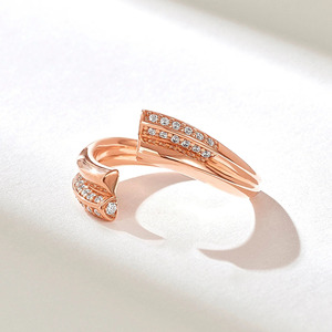 Anillo Abierto de Oro Amarillo con Doble Flecha y Diamante Cultivado en Laboratorio - Product Image 5