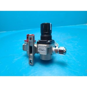 SMC VHS30-N03-Z+AR30-N03-YZ ใช้เป็นอะไหล่อุปกรณ์เซมิคอนดักเตอร์แบบมือสอง - Product Image 2