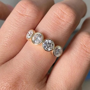Anillo de Moissanita con Cuatro Piedras Redondas, Anillo de Moissanita de Oro Sólido para Aniversario, Anillo de Moissanita de Plata Esterlina 925 - Product Image 3
