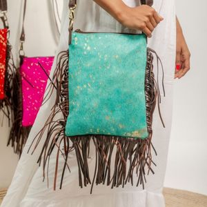 Bolso Bandolera de Cuero Genuino Suave para Mujer, Estilo Boho con Flecos, Diseño de Lujo, Casual para Uso Diario - Product Image 3