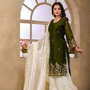 Ensemble haut et sharara en satin de qualité supérieure, brodé de paillettes et de zari, avec dupatta élégante brodée assortie, tenue de créateur pour occasions festives - Product Image 4