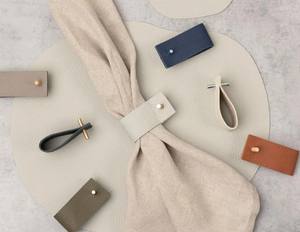 Anneaux de serviette en cuir modernes : en laiton, en acier ou en bois, décoration de table - Product Image 1