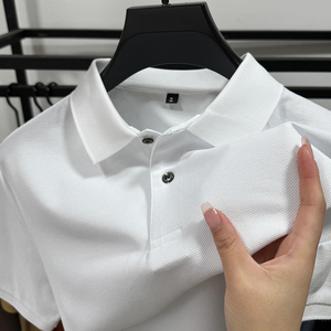เสื้อเชิ้ตผู้ชายสีกรมท่า ผ้าโพลีเอสเตอร์ ติดกระดุม แขนสั้น สีพื้น ระบายอากาศได้ดี ทรงลำลอง ความยาวปกติ มีโลโก้ด้านหน้า มีสินค้าพร้อมส่ง - Product Image 3