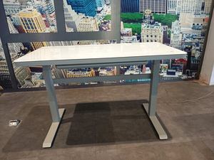 Escritorios de Computadora Ajustables de Metal y Vidrio con Recubrimiento en Polvo, Modelo KTS-241026-04, Requiere Ensamblaje, Comerciales, Lumetal Vietnam - Product Image 6