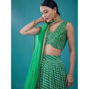 Atractivo Lehenga Choli de Organza Verde con Estampado Digital para Boda - Product Image 3