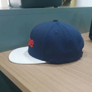 Casquette Snapback 6 Panneaux Personnalisée OEM, Visière Plate Structurée, Broderie 3D, Faible MOQ, Fabricant de Coiffes ODM - Product Image 4