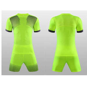 Camiseta de Fútbol Negra Transpirable de Alta Calidad al por Mayor para Hombre con Logotipo Personalizado de Manga Corta - Product Image 3