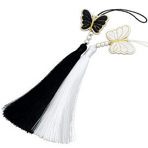Pendentif Papillon Norigae Coréen Fait Main Traditionnel Brodé en Acrylique avec Pompon et Perle, Ornement pour Hanbok et Accessoire de Téléphone - Product Image 5