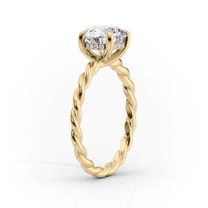 Anillo de Plata S925 con Diamante Moissanite Corte Princesa, Diseño Curvo Cruzado, Regalo Especial de Aniversario para Mujer - Product Image 2