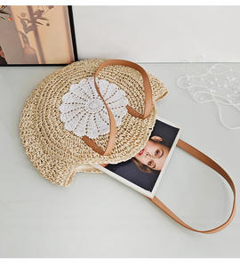 Eleve la estética de su noche con este bolso artesanal de hilo natural diseñado para un estilo refinado y una elegancia atemporal. - Product Image 4