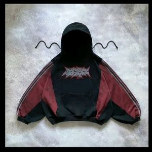 Hoodie court unisexe de qualité supérieure, rose clair et bordeaux, style gothique, avec blocs de couleur asymétriques et étoiles à pointes, coupe oversize, streetwear - Product Image 3