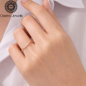 Bague de Fiançailles Minimaliste pour Femme Charm_Jewells en Or 18K Plaqué Or avec Moissanite Certifiée IGI, Sertissage à Griffes, Coupe Coussin - Product Image 6