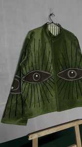 Chaqueta Verde de Terciopelo Bordada al por Mayor con Cuello Mao, Manga Larga, Ajuste Holgado, Bordado a Mano, para Todas las Estaciones, Uso Casual - Product Image 3