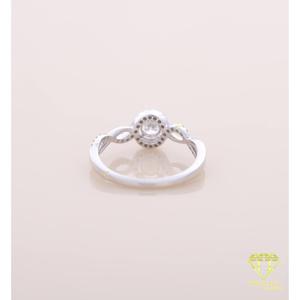 Anillo de compromiso con halo de diamantes cultivados en laboratorio de corte redondo en oro blanco con banda pavé de nudo infinito, anillo de boda solitario para novia - Product Image 4