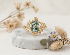 Anillo de Piedra de Musgo con Corte Esmeralda y Diseño de Vid Forestal en Oro Negro, Joyería Botánica para Boda, Diseño Alternativo para Novia, el Más Buscado - Product Image 1