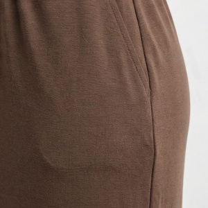 Jupe crayon à taille élastique pour femmes, longueur genou, couleur unie, design fendu, style minimaliste, à porter en toutes saisons - Product Image 5