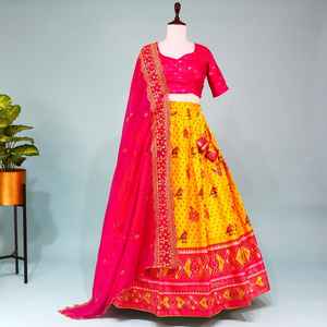 Lehenga choli พิมพ์ลาย dola Silk paithani สีเหลือง - Product Image 1