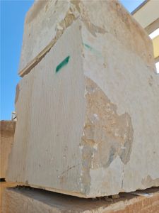 Bloc de pierre naturelle Pierre Taza Dune Beige en calcaire brut, grand bloc solide pour façade, revêtement de sol, aménagement paysager et maçonnerie - Product Image 3