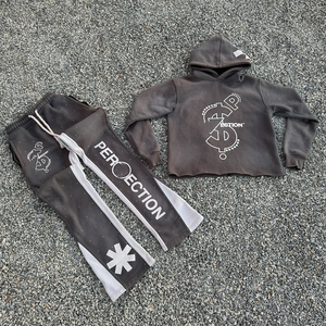 Ensemble sweat à capuche et pantalon de survêtement évasé 100 % coton, personnalisé par le fabricant, respirant, hiver, avec patch brodé effet vieilli, coupe courte et délavé à l'acide - Product Image 4