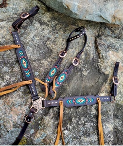 Ensemble de sellerie Fire Horse en cuir naturel souple, léger, perlé et texturé, couleur personnalisable, comprenant une selle anglaise saisonnière et une selle western - Product Image 1