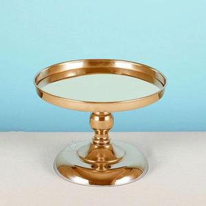 Support à gâteau en métal de luxe, fait main, finition dorée, base sur piédestal, plateau de présentation décoratif moderne, vaisselle couleur or, laqué. - Product Image 3