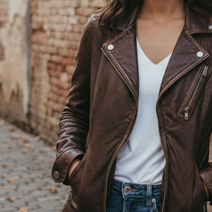 Chaqueta de cuero para mujer, material de piel auténtica, diseño moderno, ideal para uso en la ciudad, viajes y uso diario. - Product Image 6