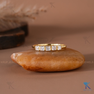 แหวนเพชรทรงปรินเซสคัท 5 เม็ด ทองคำแท้ 14K 18K สำหรับขายส่ง แหวนครึ่งวงนิรันดร์ เหมาะสำหรับใส่ทุกวัน - Product Image 1