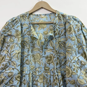 Vestido Mini Estilo Kyra Chinoiserie con Estampado Floral Hecho a Mano, Cuello en V, Manga 3/4, Encaje y Dobladillo con Volantes, de Algodón Ecológico - Product Image 3