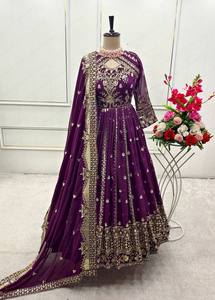 Traje Anarkali Moderno de Georgette con Bordado de Zorro, Tradicional y Hermoso, de Fabricante Indio, para Fiesta o Boda, de Secado Rápido - Product Image 5
