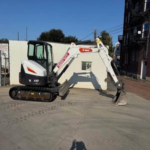 Mini-excavatrice Bobcat E50, design compact et robuste, performances efficaces pour l'agriculture et la construction - Product Image 2