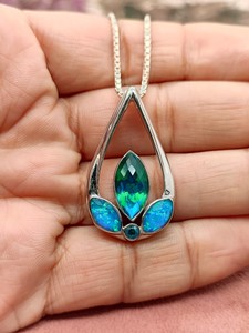 Colgante de Ópalo con Cadena y Cuarzo Arcoíris Celestial, Elegante Collar de Piedras Preciosas de Cristal, Regalo de Joyería para Mujer, Diseño Único - Product Image 6