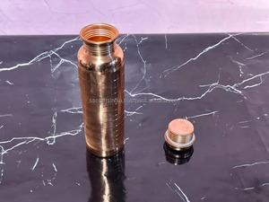 Bouteille en cuivre antibactérienne la plus demandée Booster d'immunité naturelle et compagnon d'eau quotidien élégant disponible au meilleur prix - Product Image 3