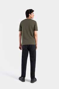 Camiseta de Hombre Verde Oliva con Cuello en V, Manga Corta, Corte Regular, Informal, de Jersey de Algodón, Color Sólido, Tejido de Punto Liso - Product Image 3