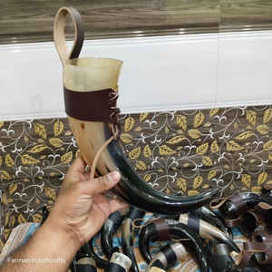 Corne de boeuf Viking sculptée à la main de taille moyenne avec support en cuir, sans danger pour les aliments et étanche, à prix avantageux - Product Image 4