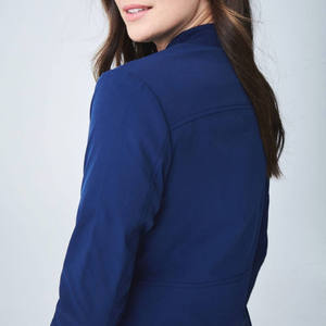 Chaqueta Médica de Calidad Confiable con Tela Ligera y Duradera y Aspecto Profesional para Enfermeras y Médicos - Product Image 4