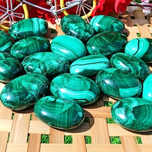 Chakralume Pierre de Palmier en Malachite Naturelle Rayée Verte, Cristal de Guérison Sculpté Style Ange, Décoration Énergétique pour Méditation Reiki, Vente en Gros - Product Image 4