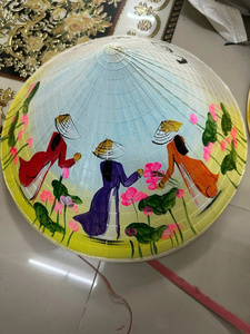 Chapeau conique traditionnel vietnamien Non La Hat, écologique, fait main, en feuilles de palmier naturelles, pour la décoration, la protection solaire et les événements culturels - Product Image 2