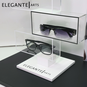 Exhibidor de Madera con Ventana Óptica - Product Image 1